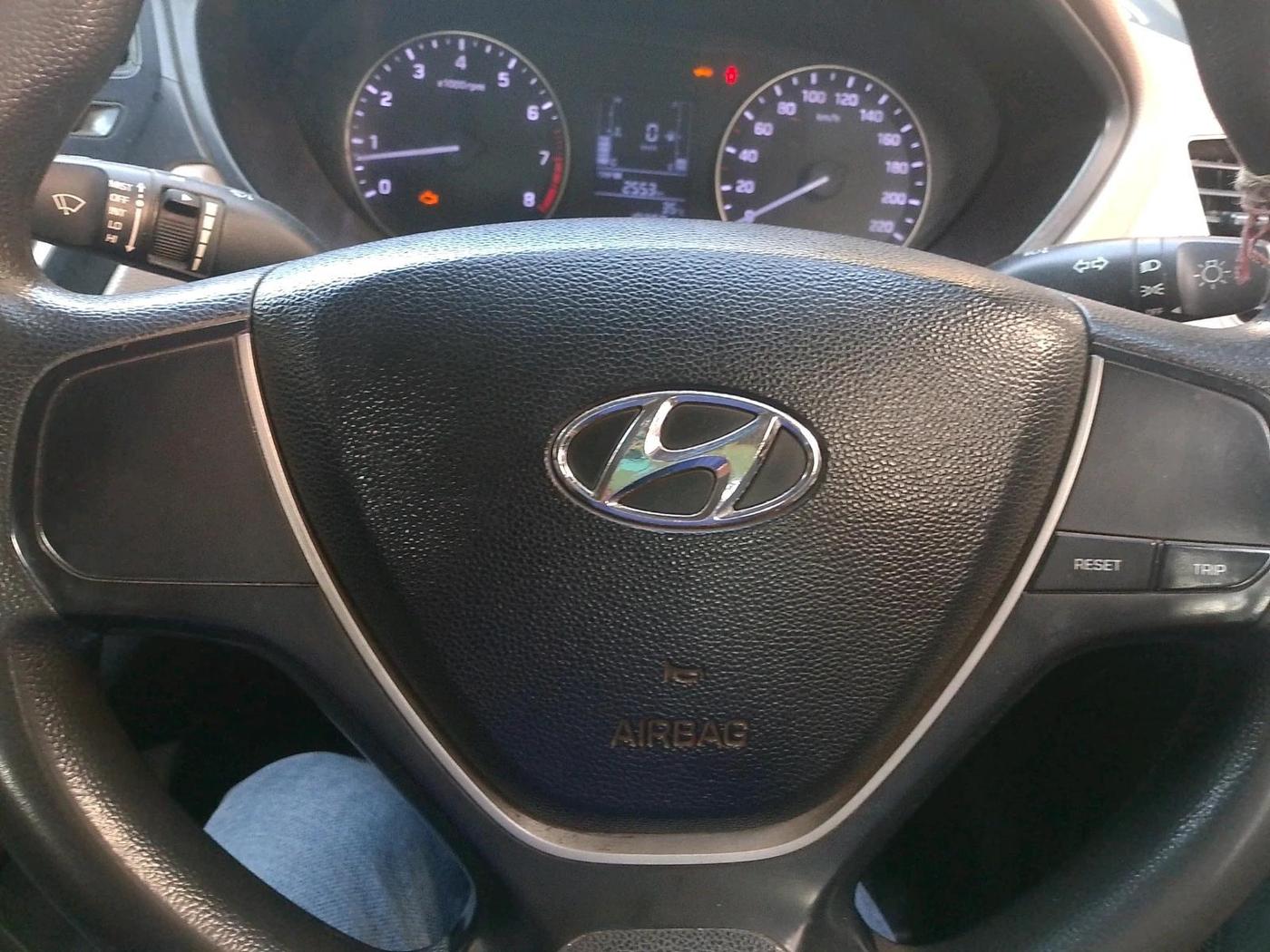 2017 Hyundai Elite i20 MAGNA EXECUTIVE 1.2, CNG, Manual, 1,82,591 km, interior
