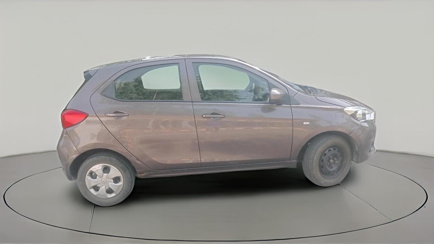 2017 Tata Tiago XT PETROL, Petrol, Manual, 27,900 km, exterior