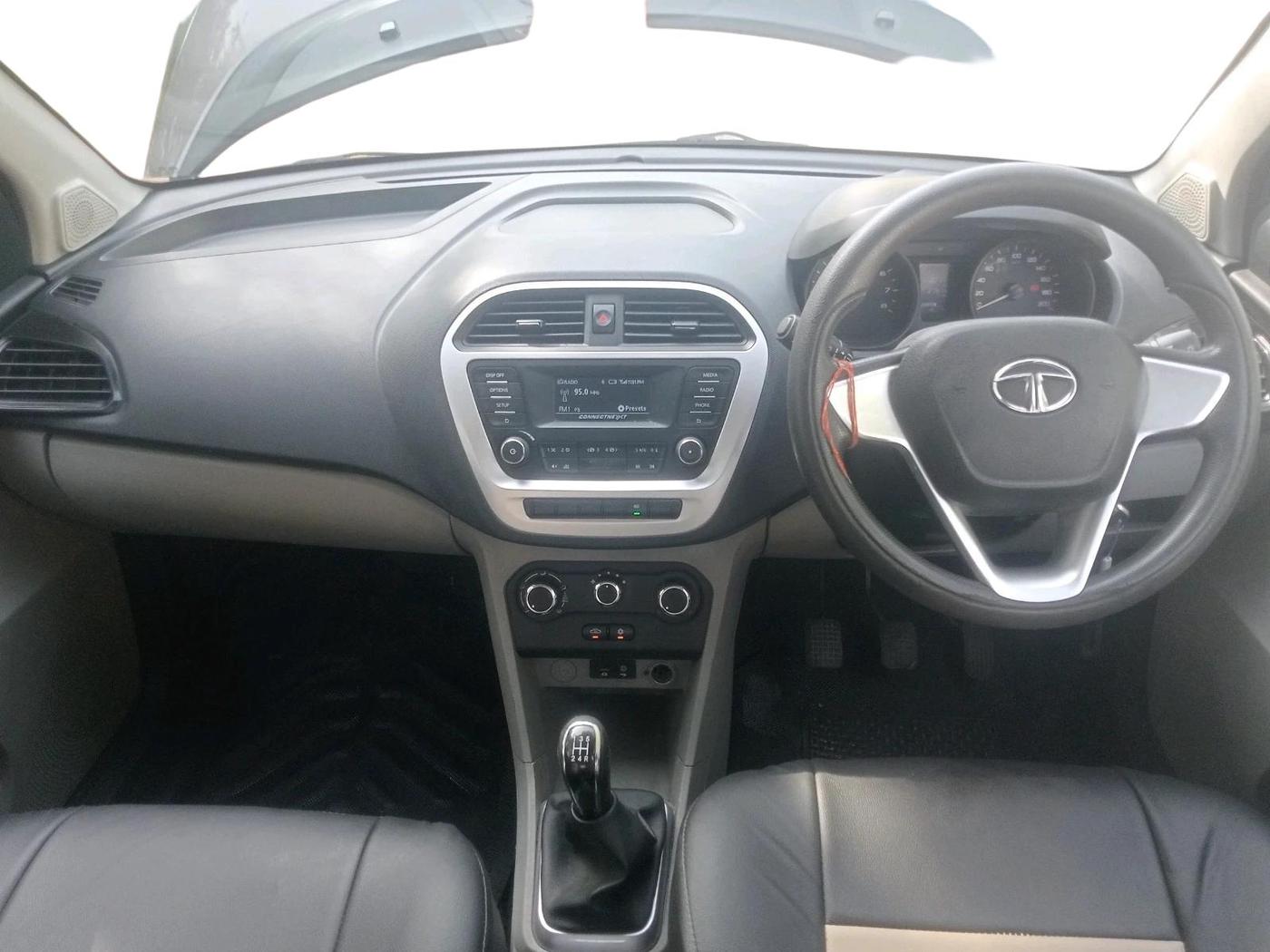2017 Tata Tiago XT PETROL, Petrol, Manual, 27,900 km, interior