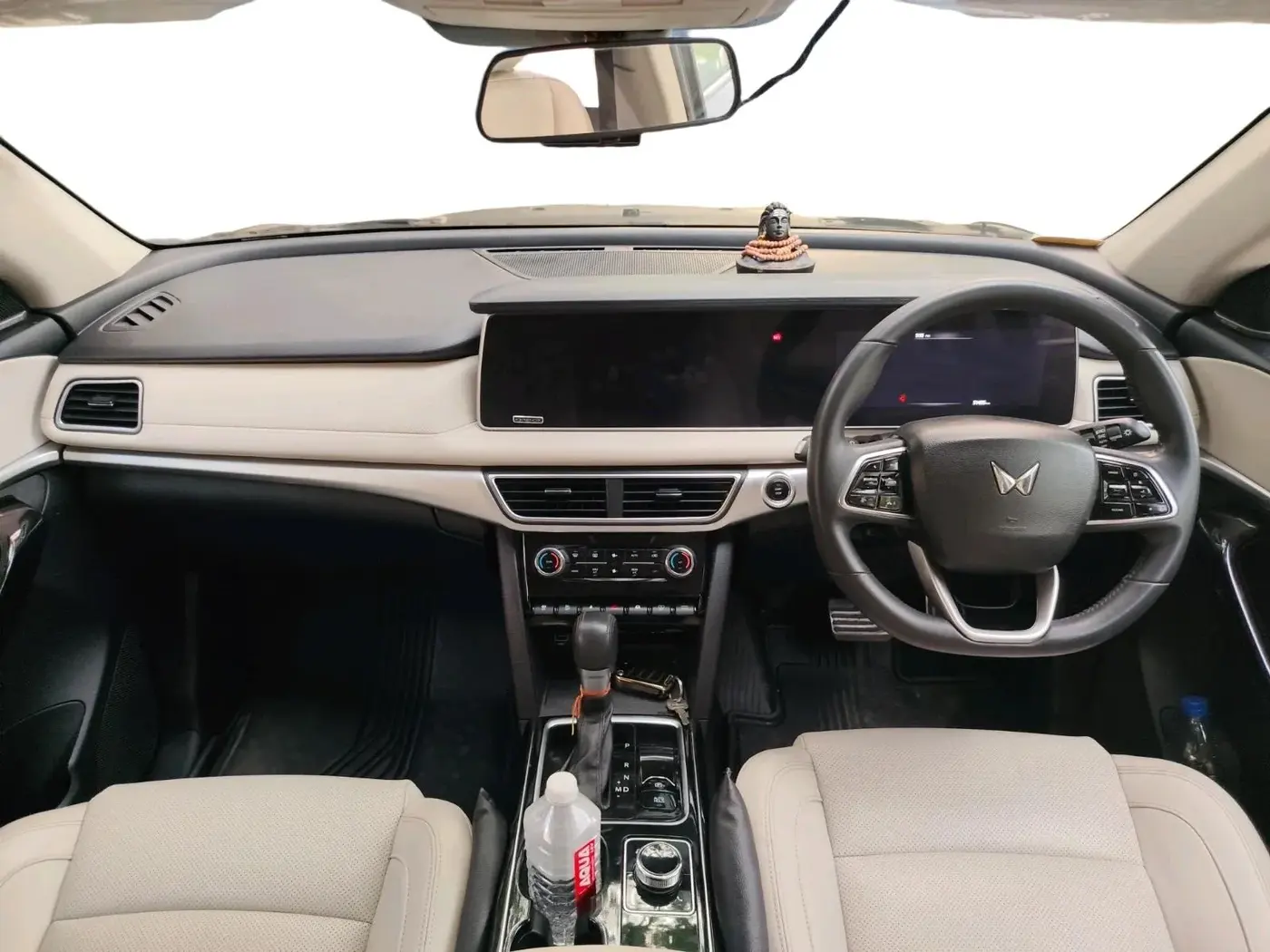 2023 Mahindra XUV700 AX 7 LUXURY D AT 7 STR, Diesel, Automatic, 51,485 km, interior