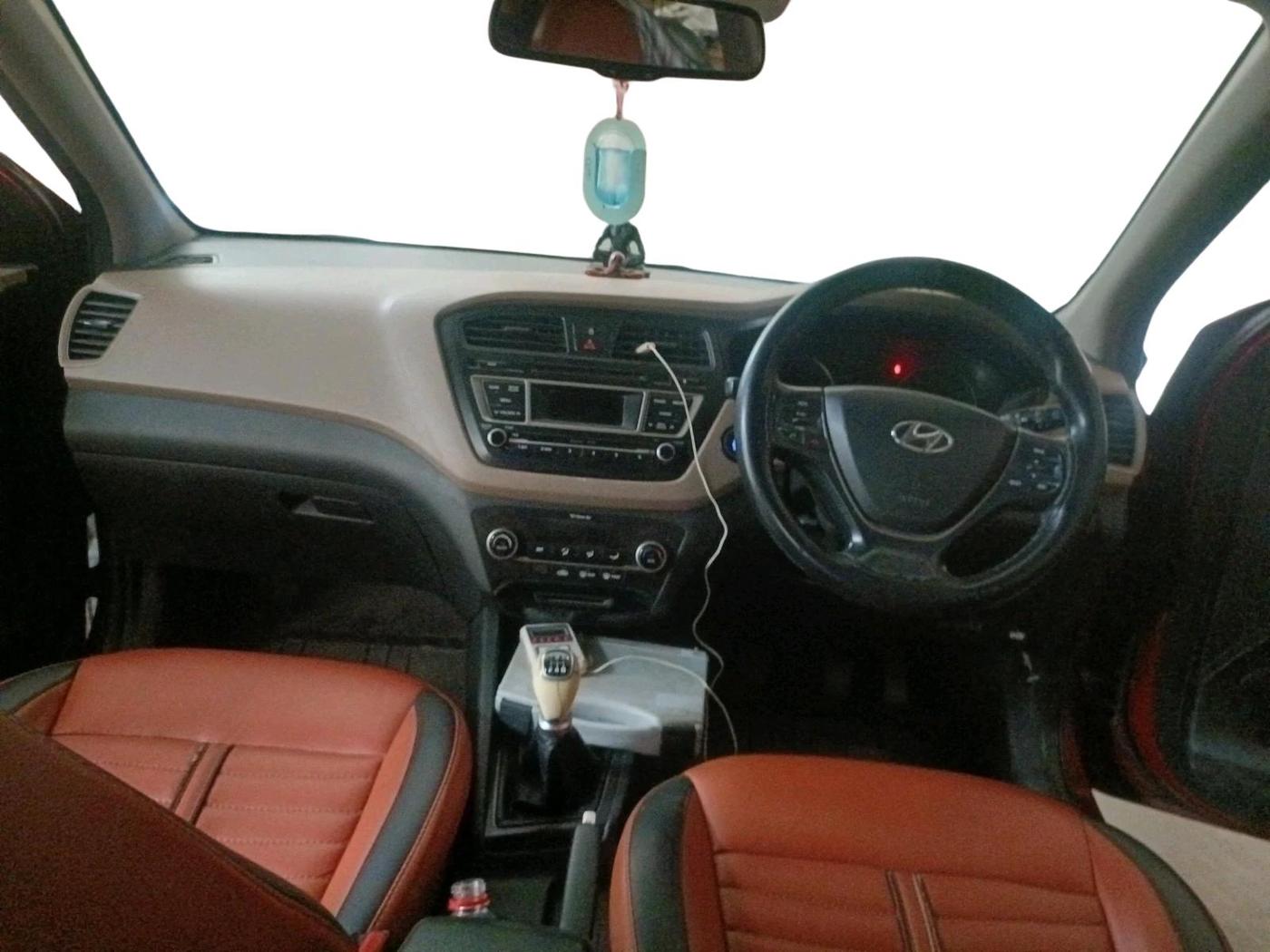 2015 Hyundai Elite i20 SPORTZ 1.2 (O), Petrol, Manual, 1,21,021 km, interior
