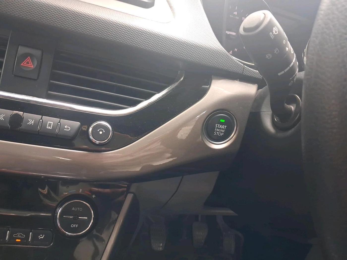 2018 Tata NEXON XZ PLUS PETROL, Petrol, Manual, 1,25,873 km, interior