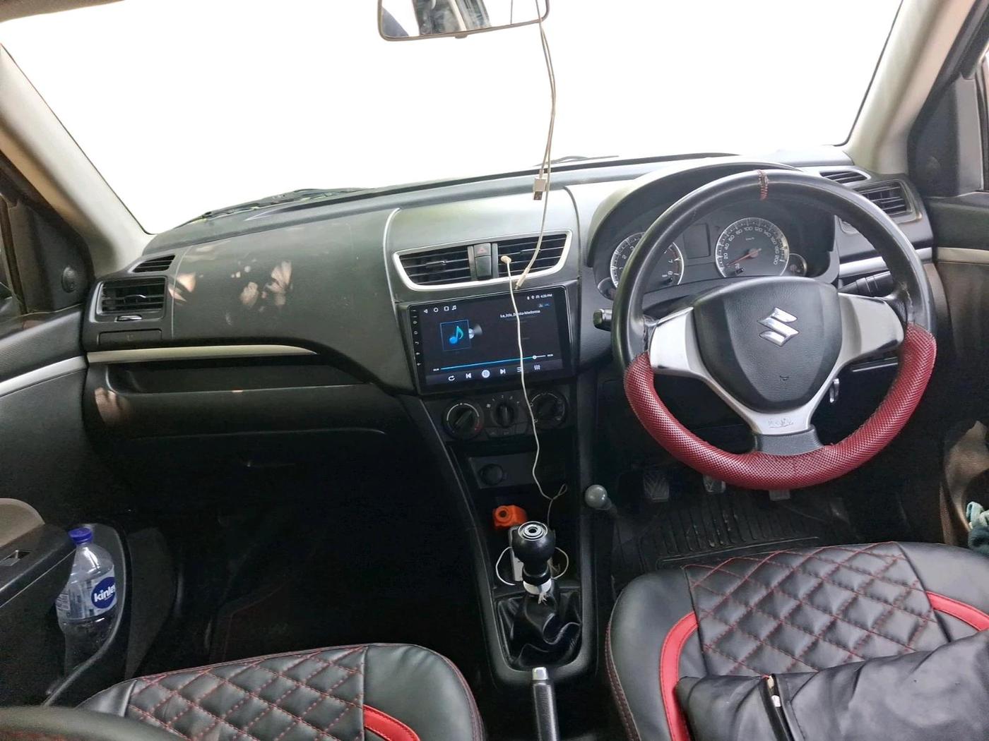 2014 Maruti Swift VXI, CNG, Manual, 1,21,293 km, interior
