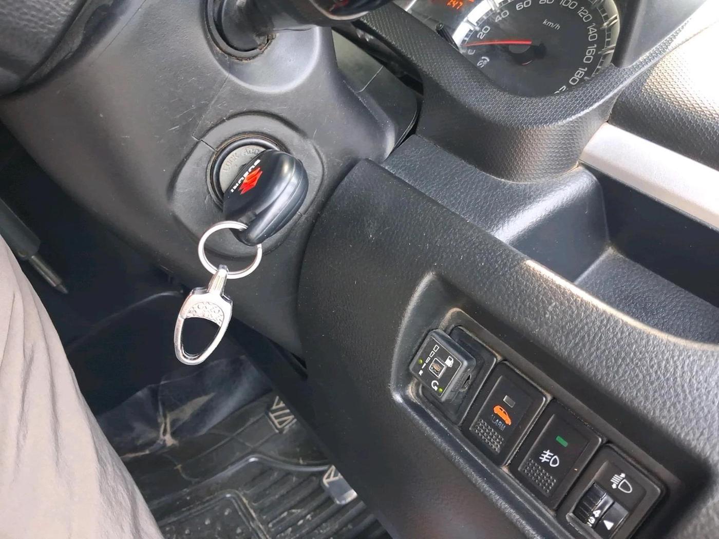 2014 Maruti Swift VXI, CNG, Manual, 1,21,293 km, interior