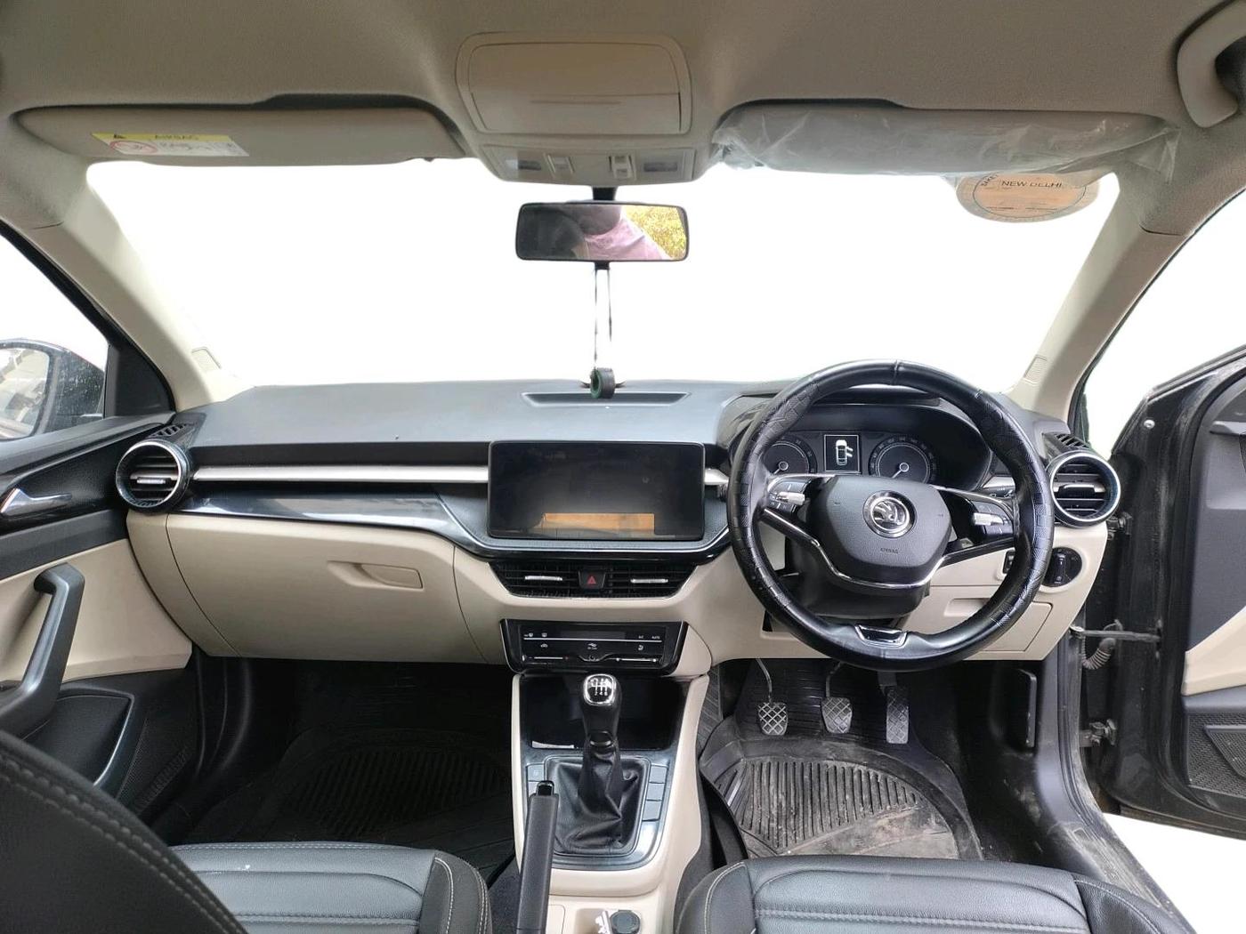 2022 Skoda SLAVIA AMBITION 1.0L TSI MT, Petrol, Manual, 95,430 km, interior