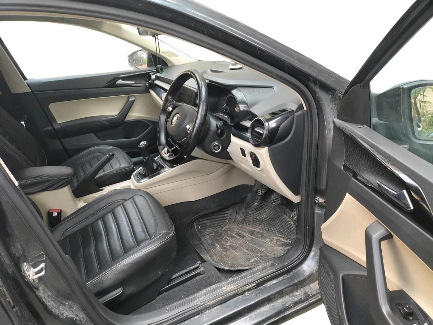 2022 Skoda SLAVIA AMBITION 1.0L TSI MT, Petrol, Manual, 95,430 km, interior