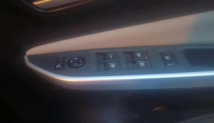 2022 Nissan MAGNITE XV MT, Petrol, Manual, 32,480 km, interior