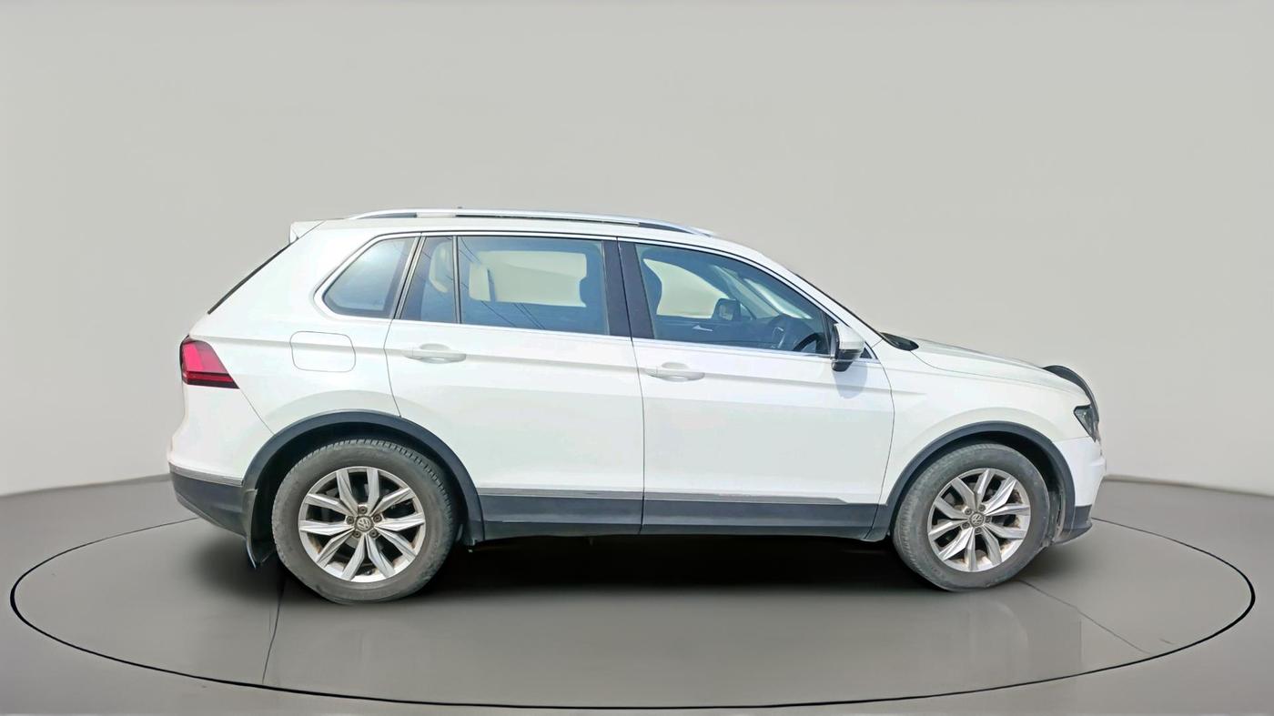 2017 Volkswagen TIGUAN HIGHLINE TDI AT, Diesel, Automatic, 1,58,081 km, exterior
