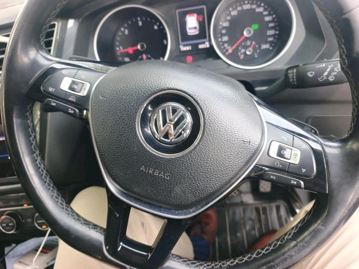 2017 Volkswagen TIGUAN HIGHLINE TDI AT, Diesel, Automatic, 1,58,081 km, interior