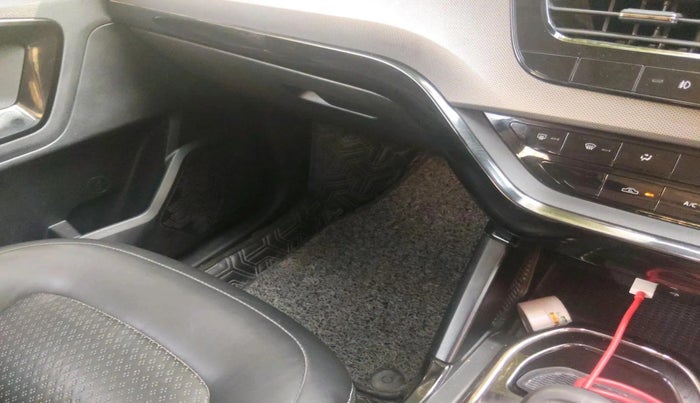 2022 Tata Safari XT PLUS DARK EDITION, Diesel, Manual, 72,688 km, interior