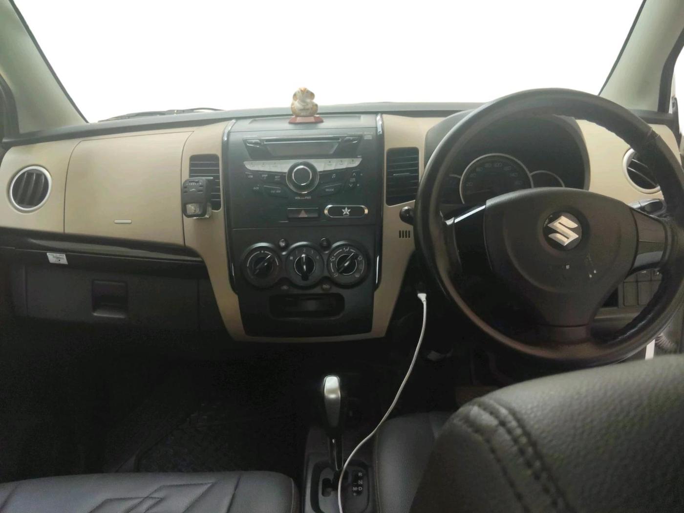 2017 Maruti Wagon R 1.0 VXI+ AMT, Petrol, Automatic, 66,413 km, interior