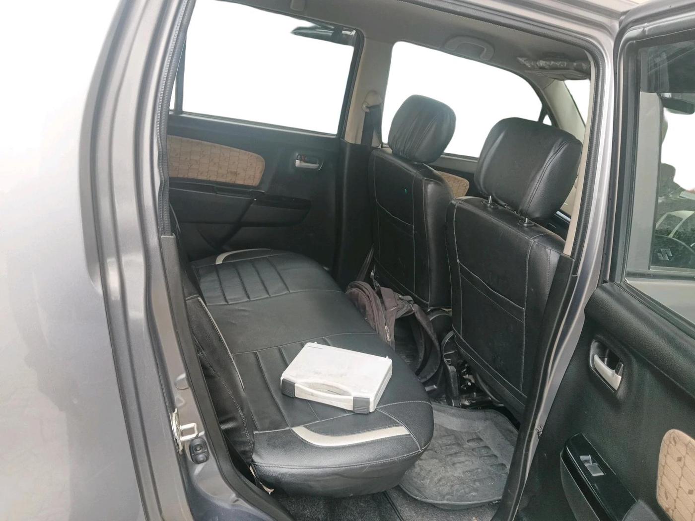 2017 Maruti Wagon R 1.0 VXI, Petrol, Manual, 73,921 km, interior
