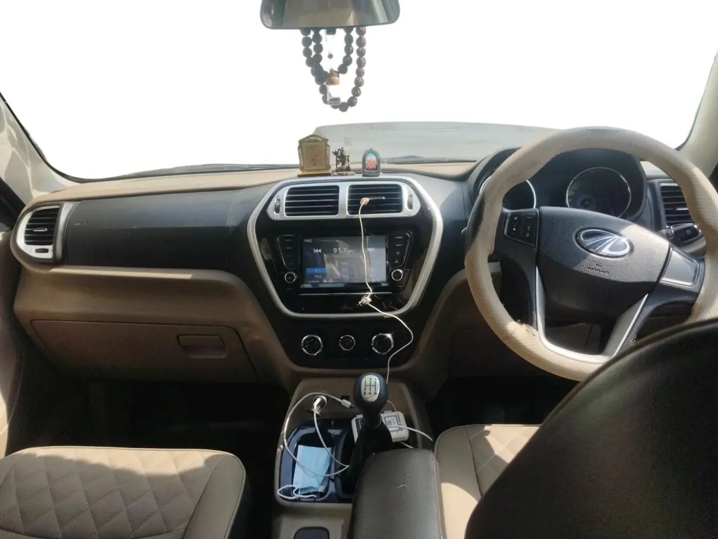 2017 Mahindra TUV300 T10, Diesel, Manual, 1,63,528 km, interior