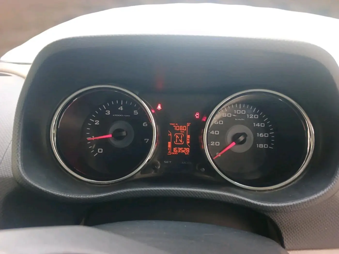 2017 Mahindra TUV300 T10, Diesel, Manual, 1,63,528 km, interior