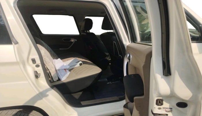 2017 Mahindra TUV300 T10, Diesel, Manual, 1,63,528 km, interior