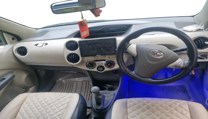 2015 Toyota Etios Liva G, Petrol, Manual, 1,04,113 km, interior