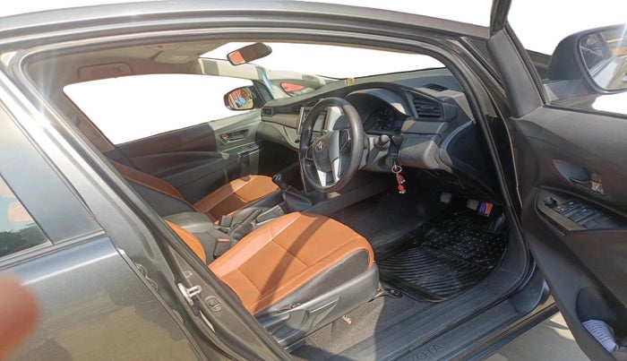 2017 Toyota Innova Crysta 2.4 GX 7 STR, Diesel, Manual, 79,840 km, interior