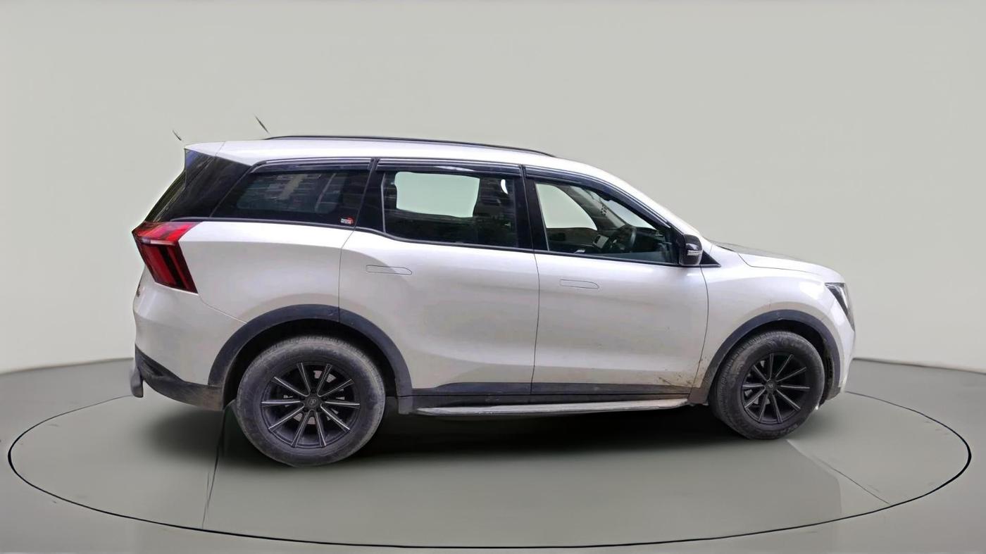 2024 Mahindra XUV700 MX P MT 5 STR, Petrol, Manual, 47,517 km, exterior