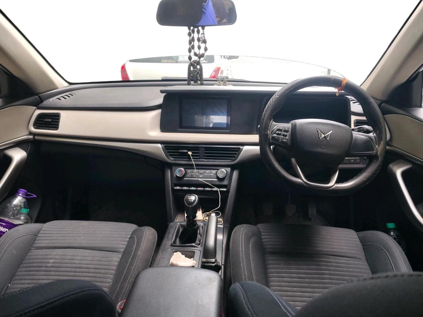 2024 Mahindra XUV700 MX P MT 5 STR, Petrol, Manual, 47,517 km, interior