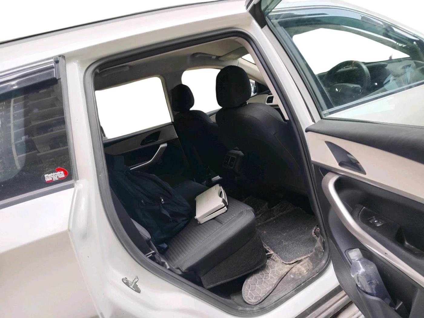 2024 Mahindra XUV700 MX P MT 5 STR, Petrol, Manual, 47,517 km, interior