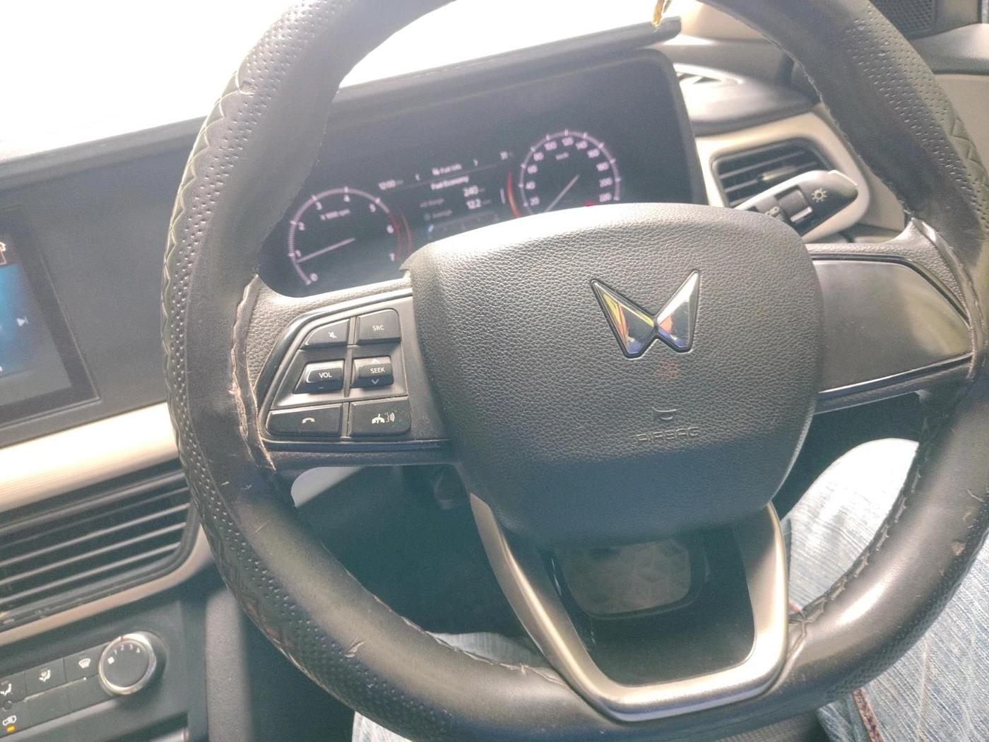 2024 Mahindra XUV700 MX P MT 5 STR, Petrol, Manual, 47,517 km, interior