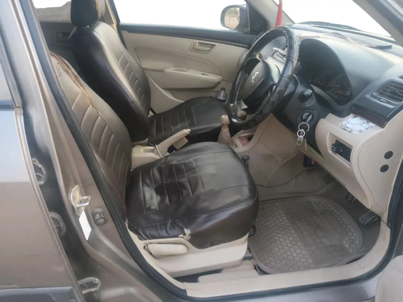 2017 Maruti Swift Dzire LXI, CNG, Manual, 1,35,512 km, interior