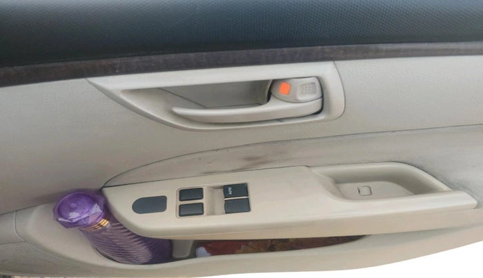 2017 Maruti Swift Dzire LXI, CNG, Manual, 1,35,512 km, interior
