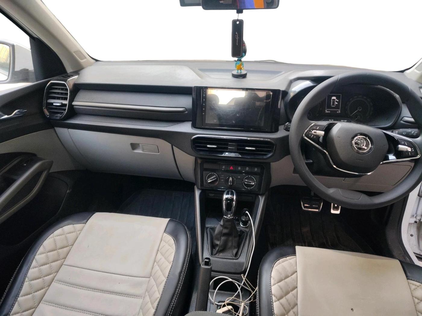 2025 Skoda Kylaq Signature AT, Petrol, Automatic, 20,973 km, interior