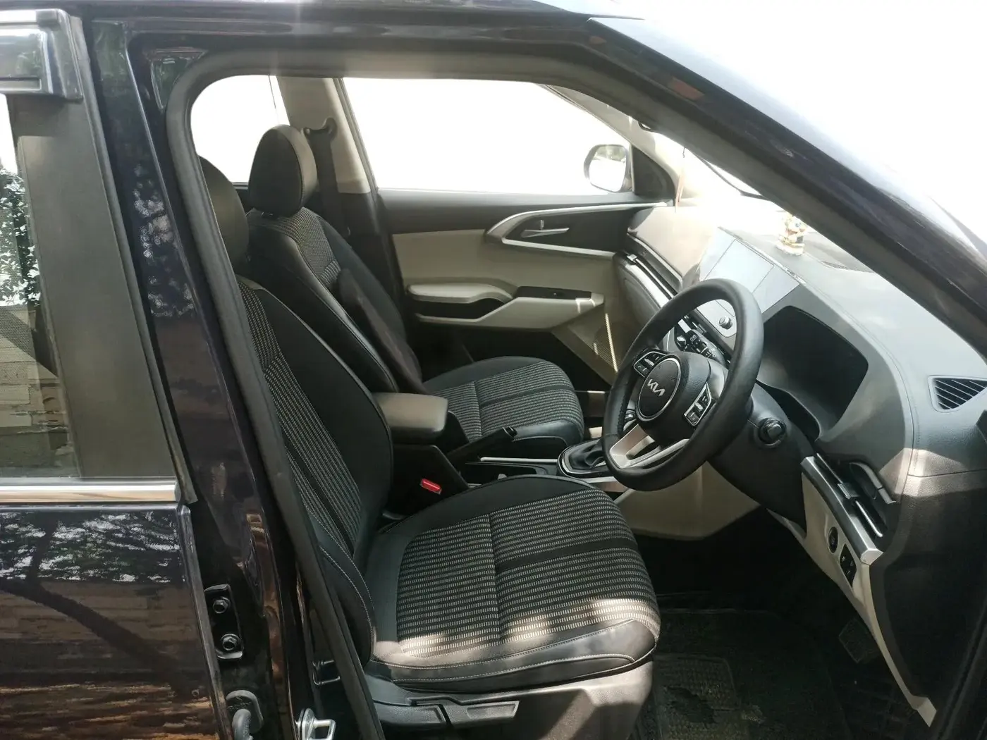 2022 KIA CARENS PRESTIGE PLUS 1.4 PETROL DCT 7 STR, Petrol, Automatic, 46,180 km, interior