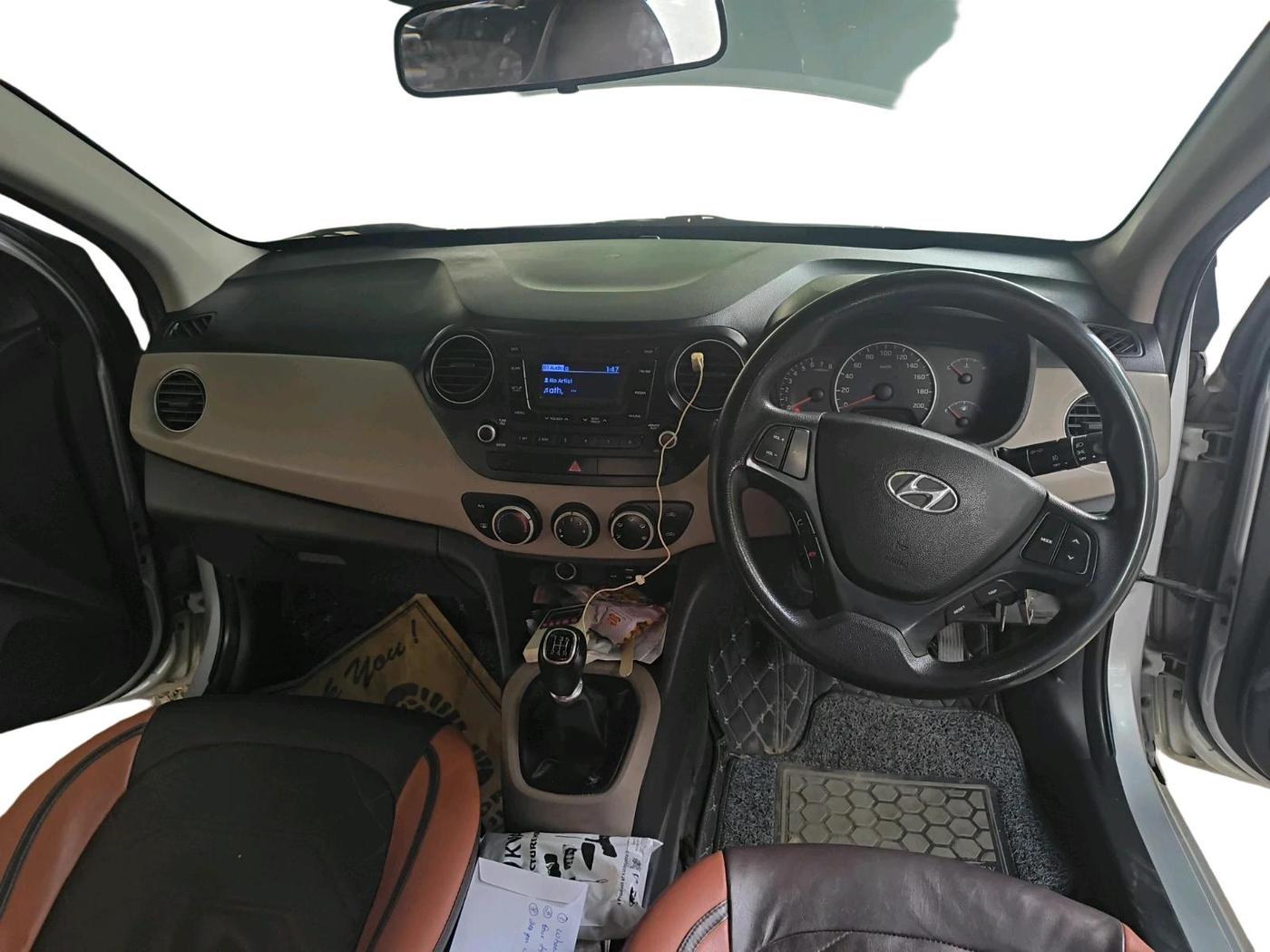 2016 Hyundai Grand i10 SPORTZ 1.2 KAPPA VTVT, Petrol, Manual, 1,62,261 km, interior