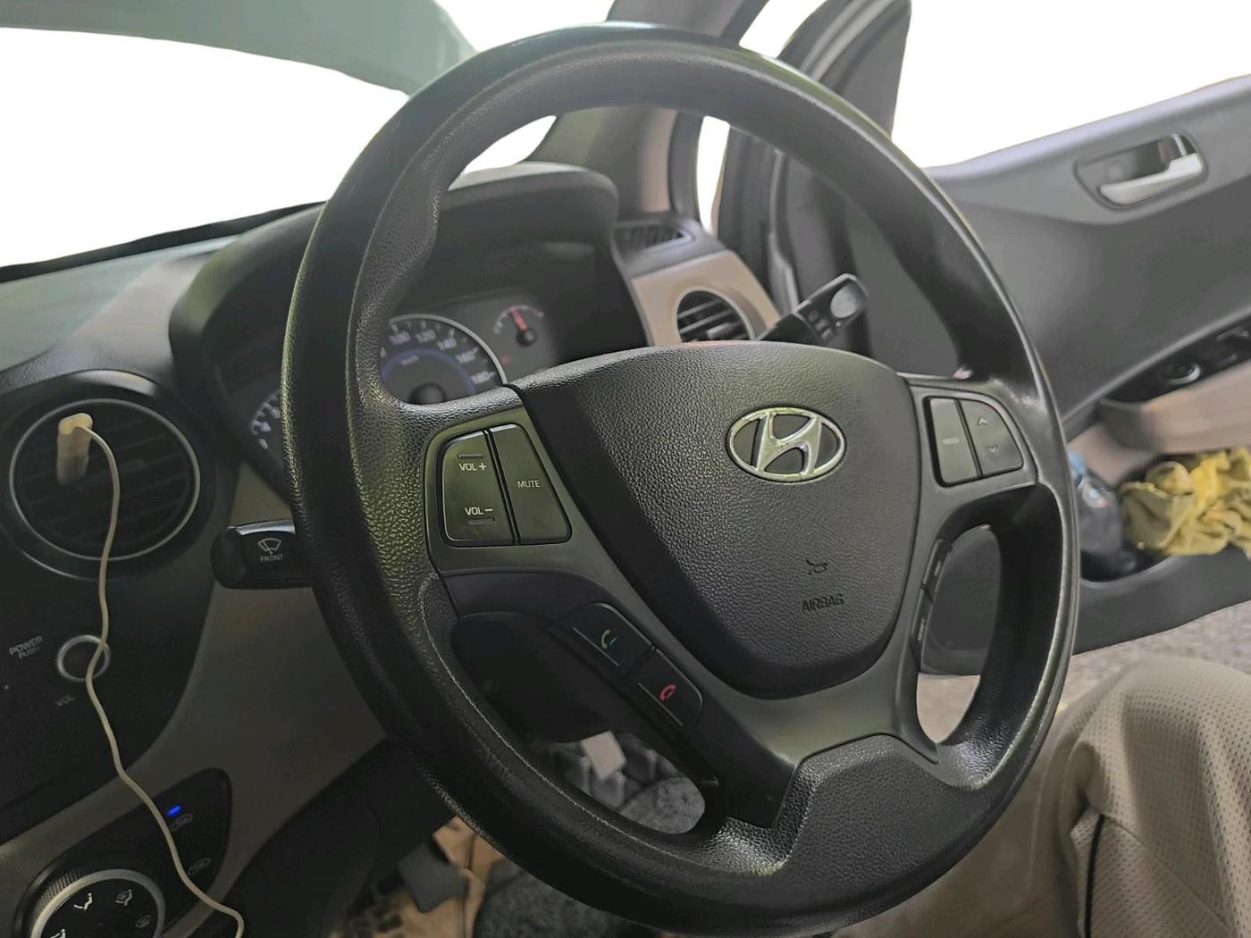 2016 Hyundai Grand i10 SPORTZ 1.2 KAPPA VTVT, Petrol, Manual, 1,62,261 km, interior