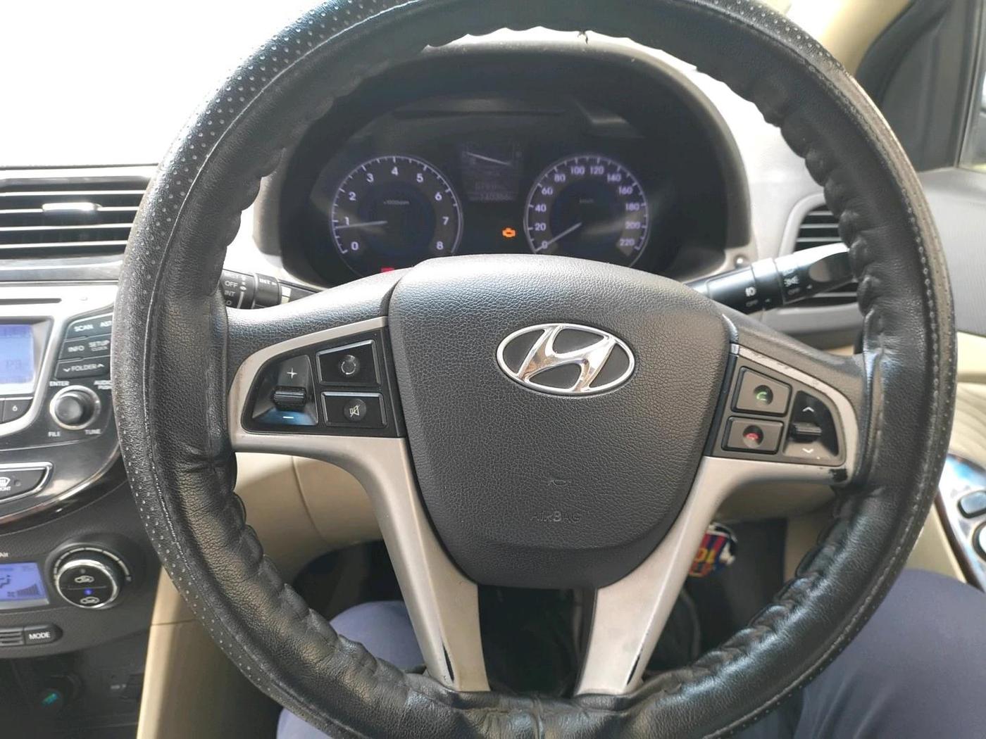 2013 Hyundai Verna FLUIDIC 1.6 VTVT SX, Petrol, Manual, 1,40,358 km, interior