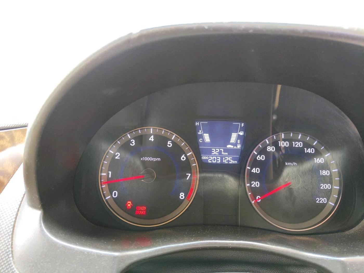 2012 Hyundai Verna FLUIDIC 1.6 VTVT EX, Petrol, Manual, 2,03,125 km, interior