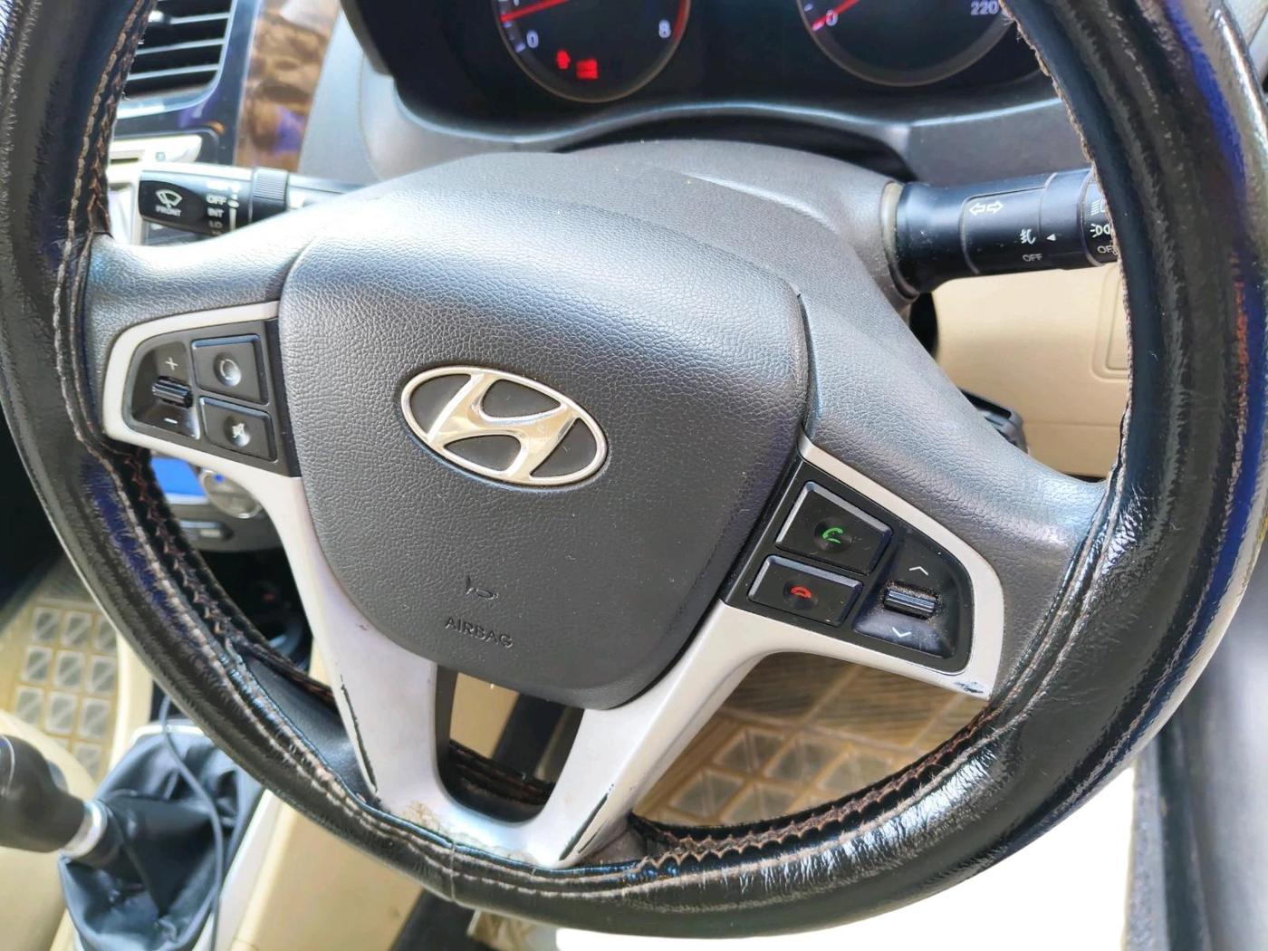 2012 Hyundai Verna FLUIDIC 1.6 VTVT EX, Petrol, Manual, 2,03,125 km, interior