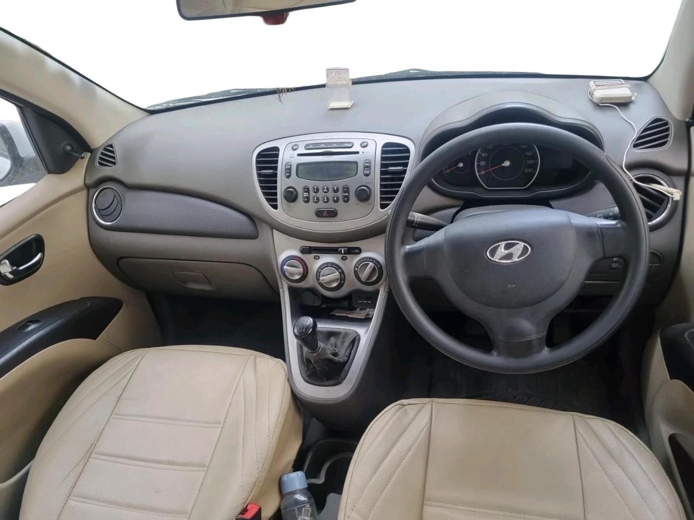 2014 Hyundai i10 SPORTZ 1.1, Petrol, Manual, 99,885 km, interior