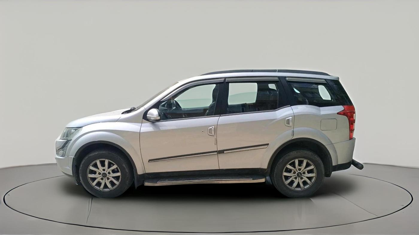 2017 Mahindra XUV500 W10 AT, Diesel, Automatic, 1,67,096 km, exterior
