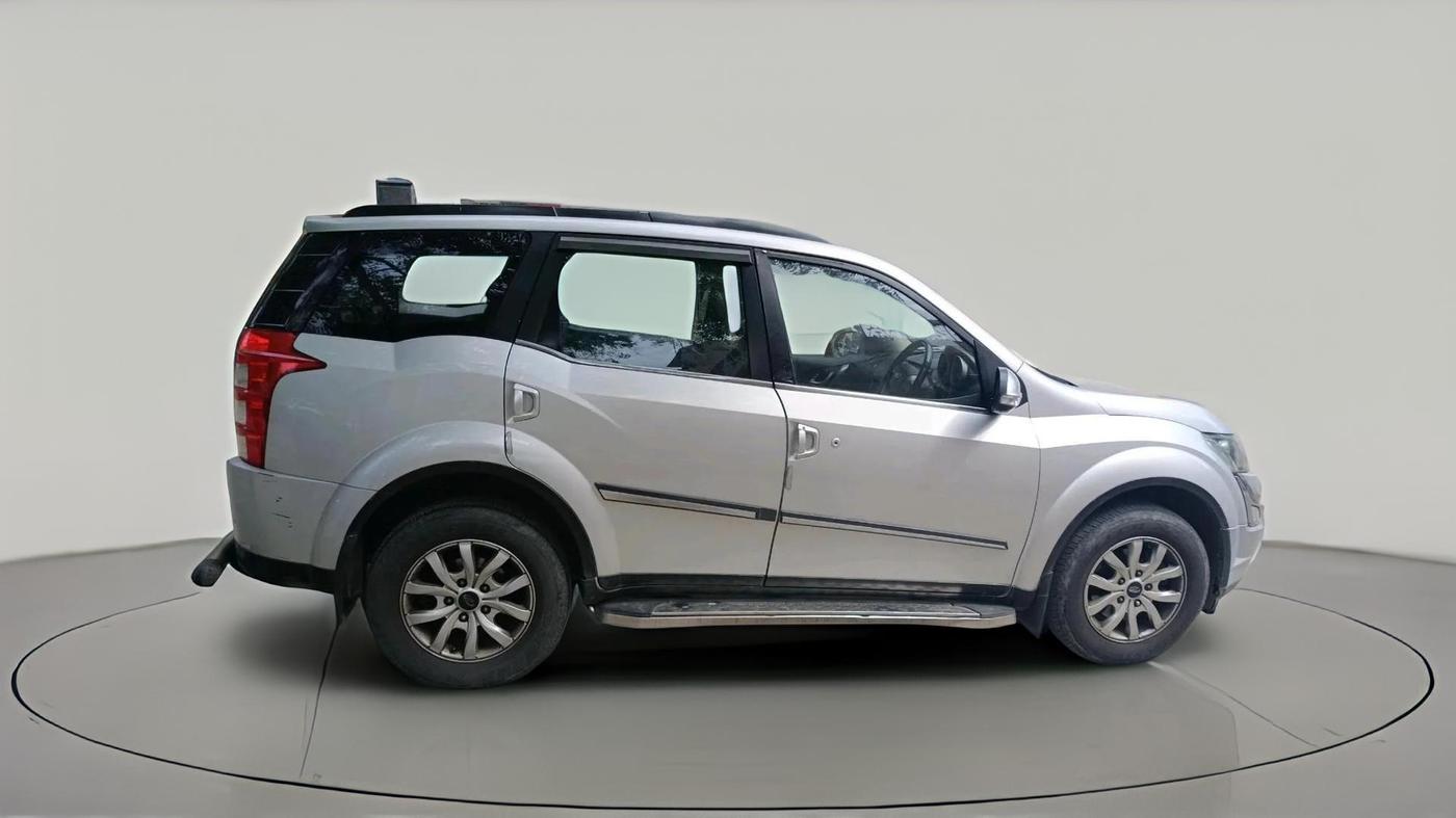 2017 Mahindra XUV500 W10 AT, Diesel, Automatic, 1,67,096 km, exterior