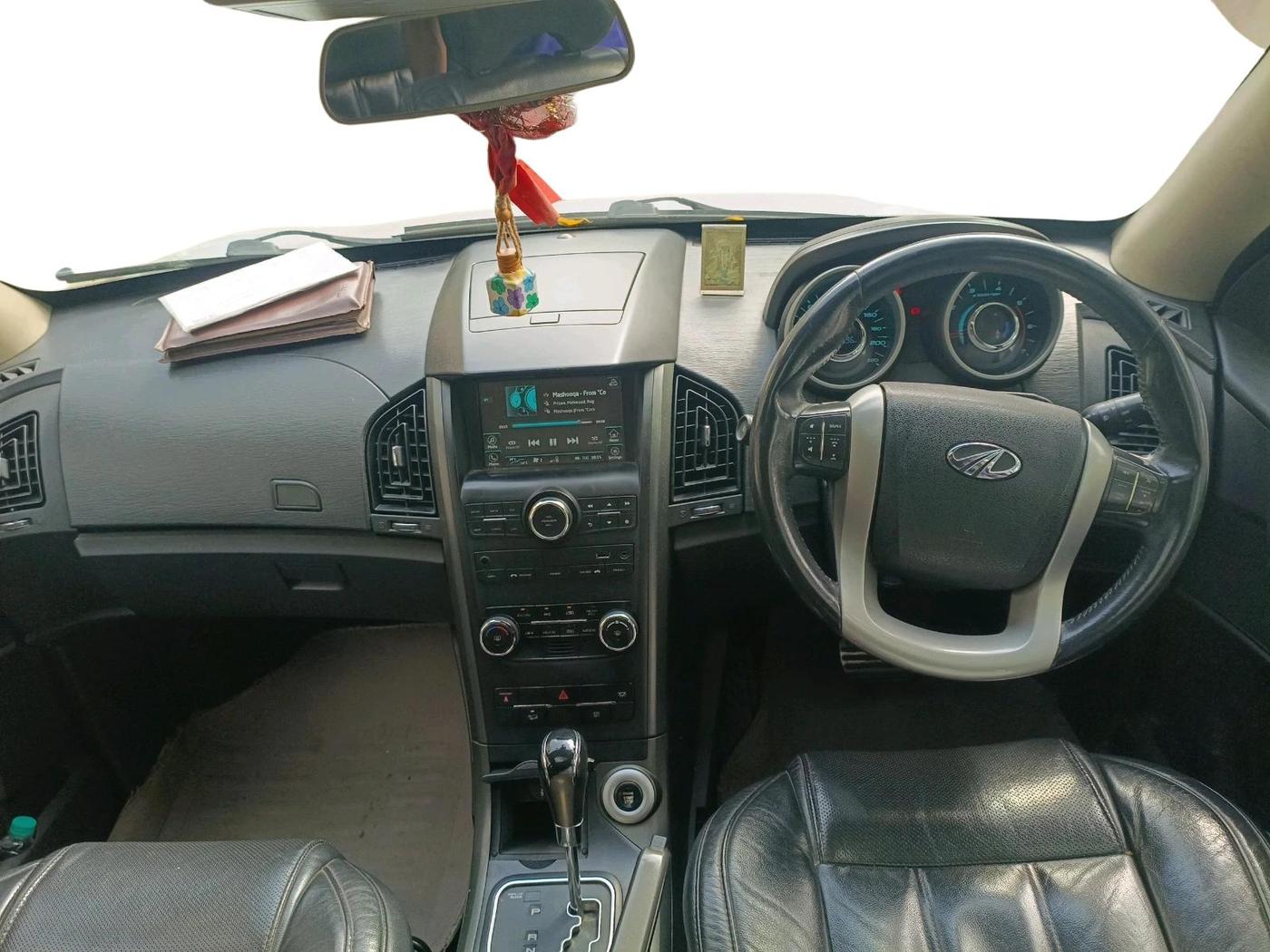 2017 Mahindra XUV500 W10 AT, Diesel, Automatic, 1,67,096 km, interior