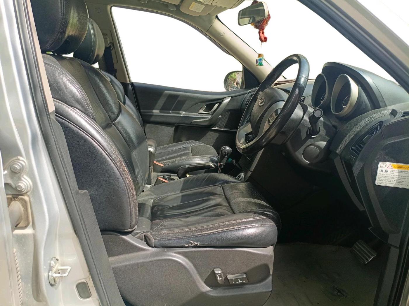2017 Mahindra XUV500 W10 AT, Diesel, Automatic, 1,67,096 km, interior