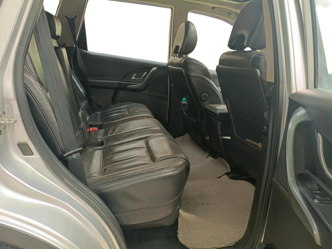 2017 Mahindra XUV500 W10 AT, Diesel, Automatic, 1,67,096 km, interior