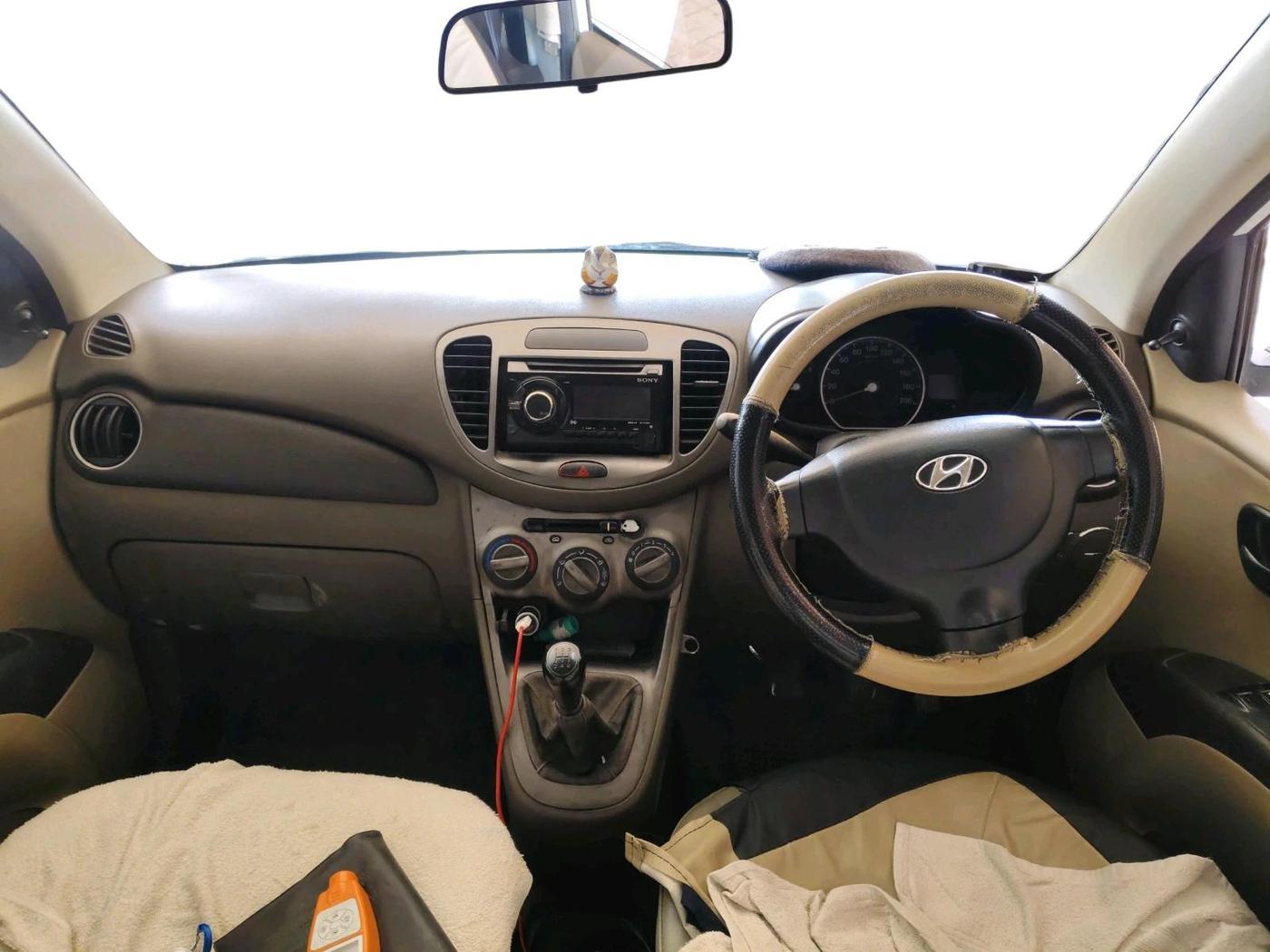 2011 Hyundai i10 ERA 1.1, Petrol, Manual, 1,09,641 km, interior