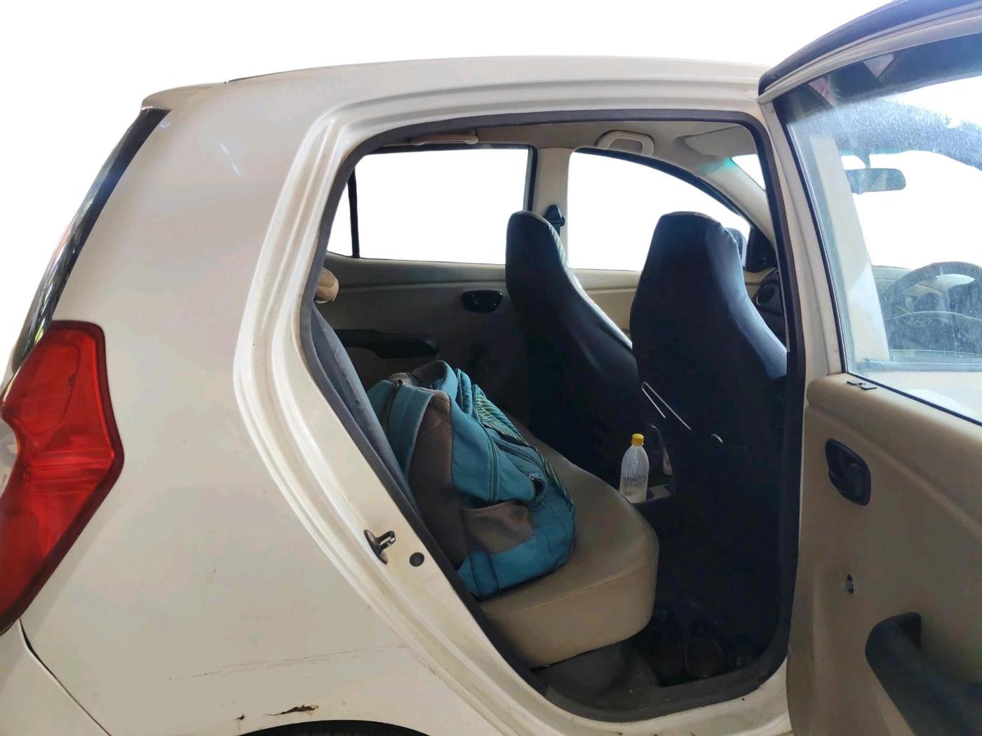 2011 Hyundai i10 ERA 1.1, Petrol, Manual, 1,09,641 km, interior