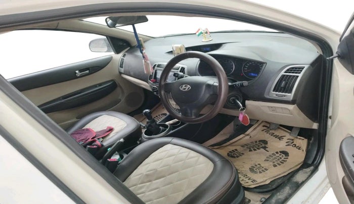 2013 Hyundai i20 MAGNA 1.2, Petrol, Manual, 67,919 km, interior