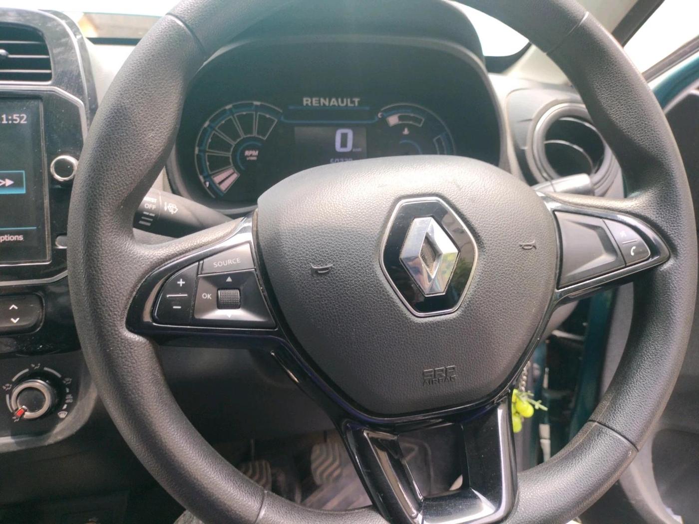 2024 Renault Kwid RXT 1.0, Petrol, Manual, 50,238 km, interior