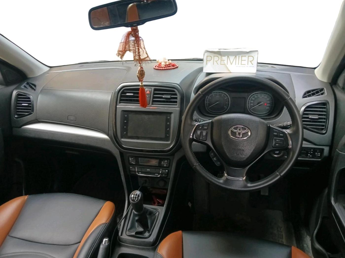 2021 Toyota URBAN CRUISER PREMIUM GRADE MT DUAL TONE, Petrol, Manual, 61,484 km, interior