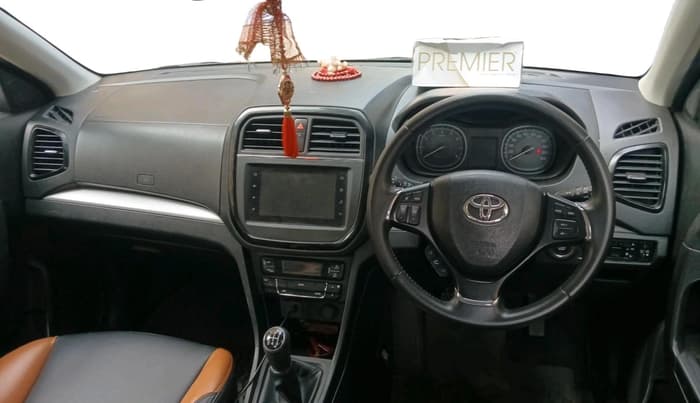 2021 Toyota URBAN CRUISER PREMIUM GRADE MT DUAL TONE, Petrol, Manual, 61,484 km, interior
