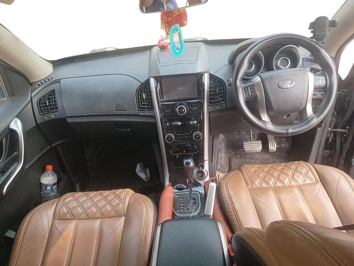 2018 Mahindra XUV500 W11 AT, Diesel, Automatic, 60,602 km, interior