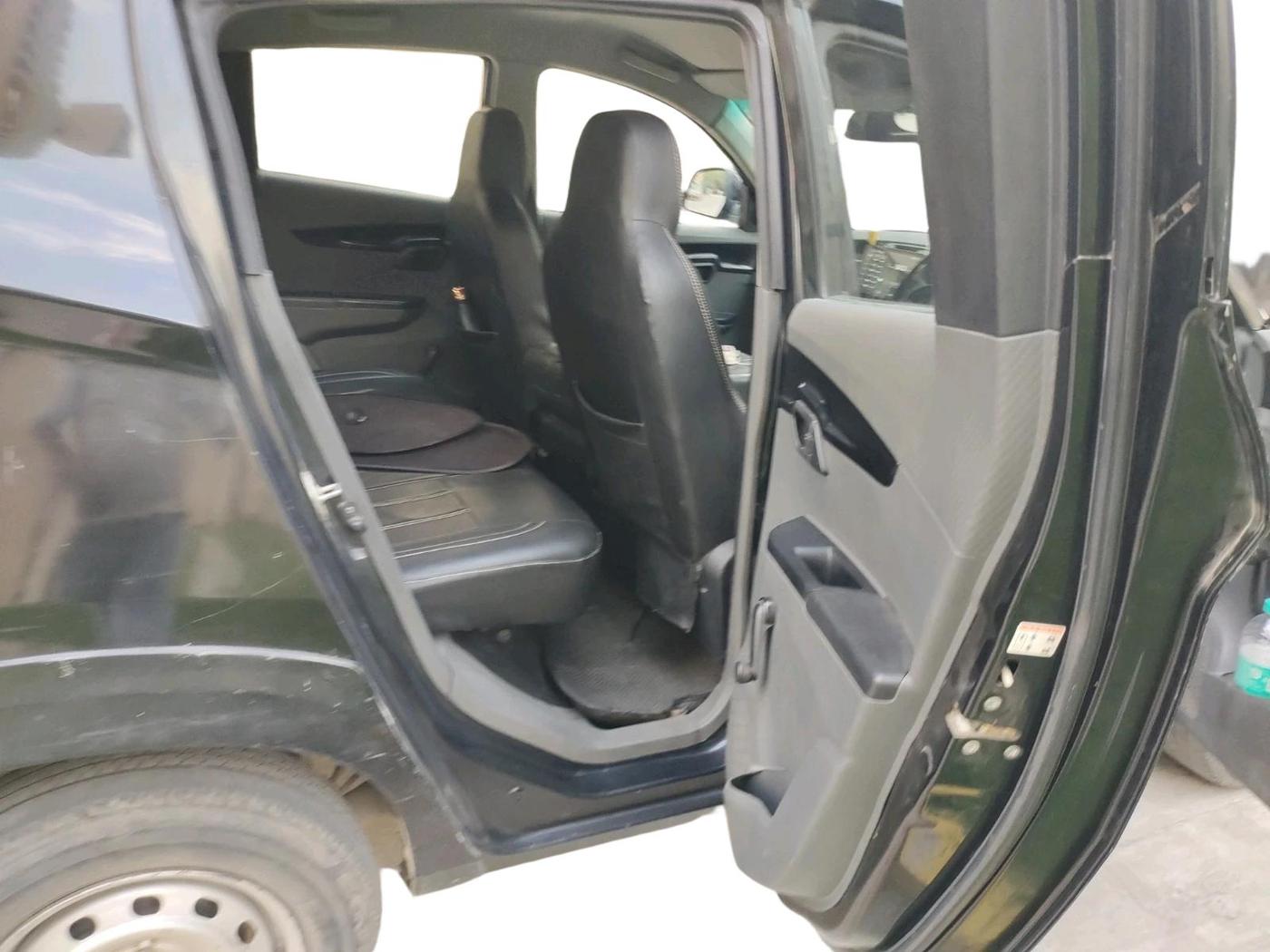 2018 Mahindra KUV 100 NXT K2 P 6 STR, Petrol, Manual, 1,34,732 km, interior
