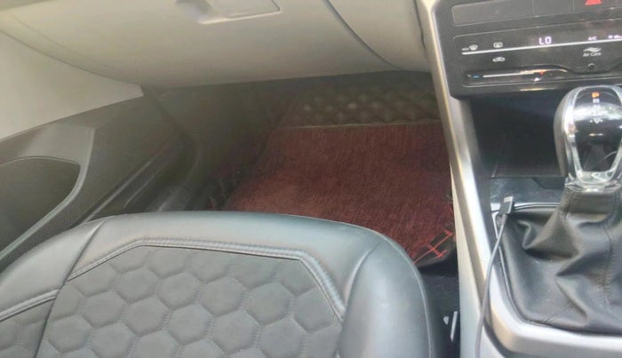 2022 Skoda KUSHAQ AMBITION 1.0L TSI AT, Petrol, Automatic, 22,395 km, interior