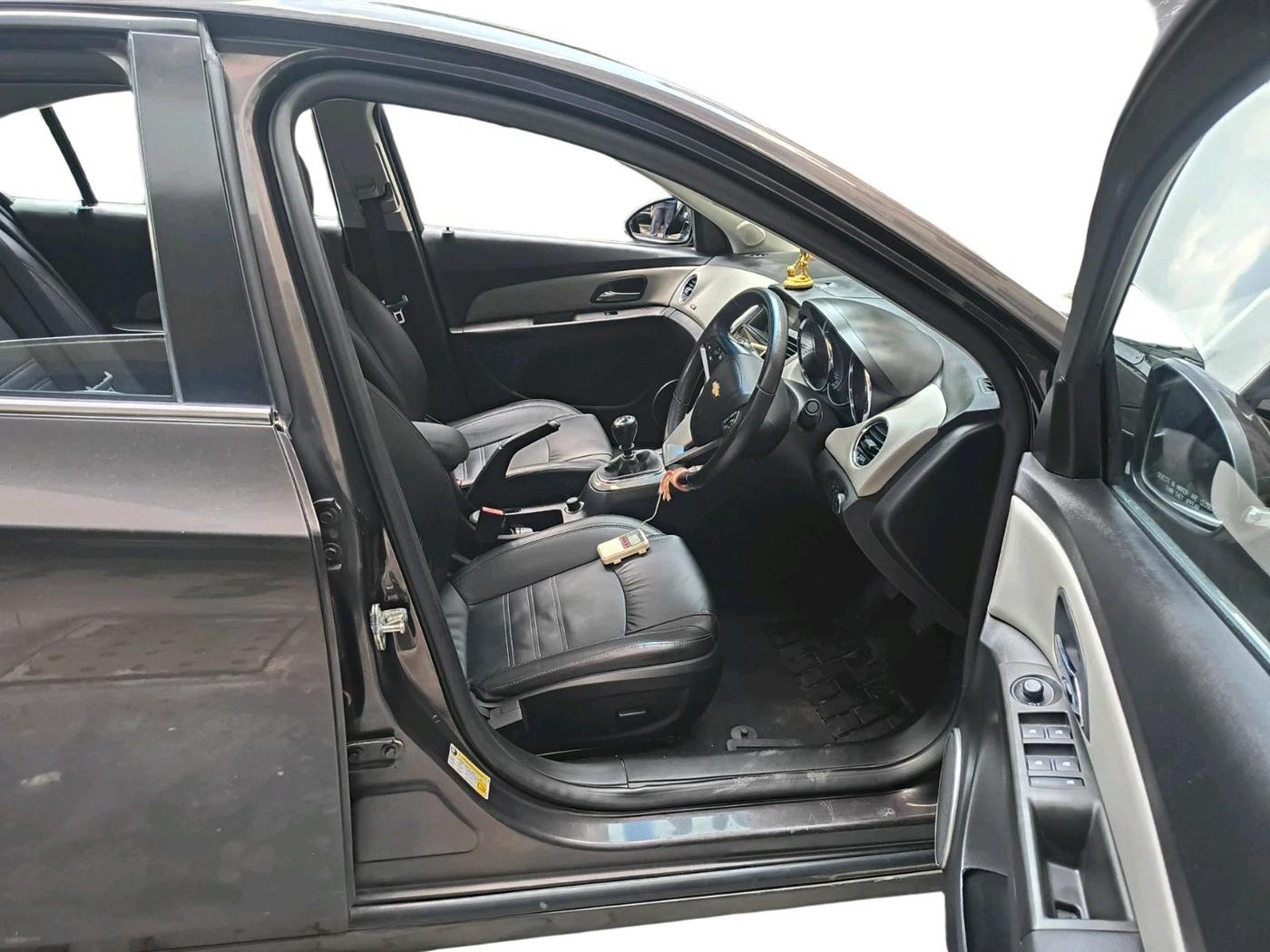 2016 Chevrolet Cruze LTZ, Diesel, Manual, 49,378 km, interior